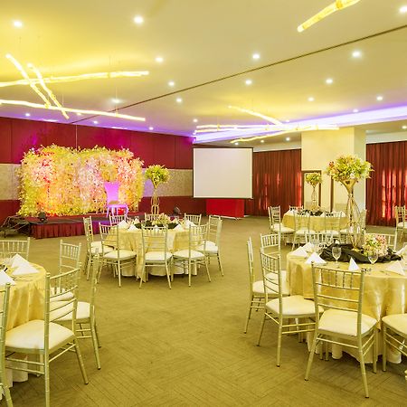 Golden Prince Hotel & Suites Себу Экстерьер фото