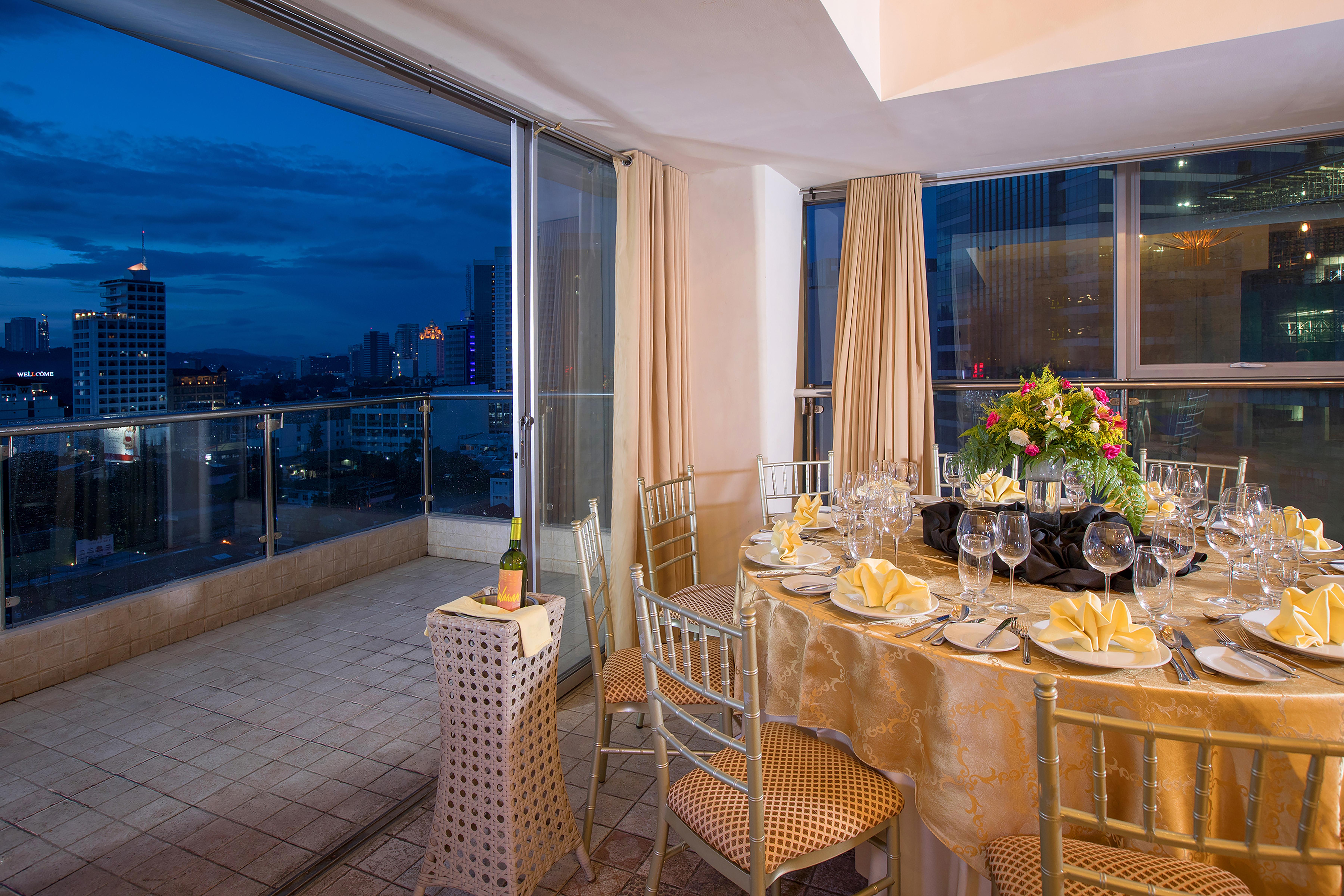 Golden Prince Hotel & Suites Себу Экстерьер фото
