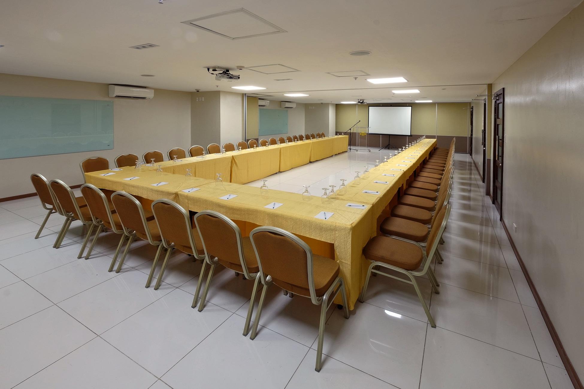 Golden Prince Hotel & Suites Себу Экстерьер фото